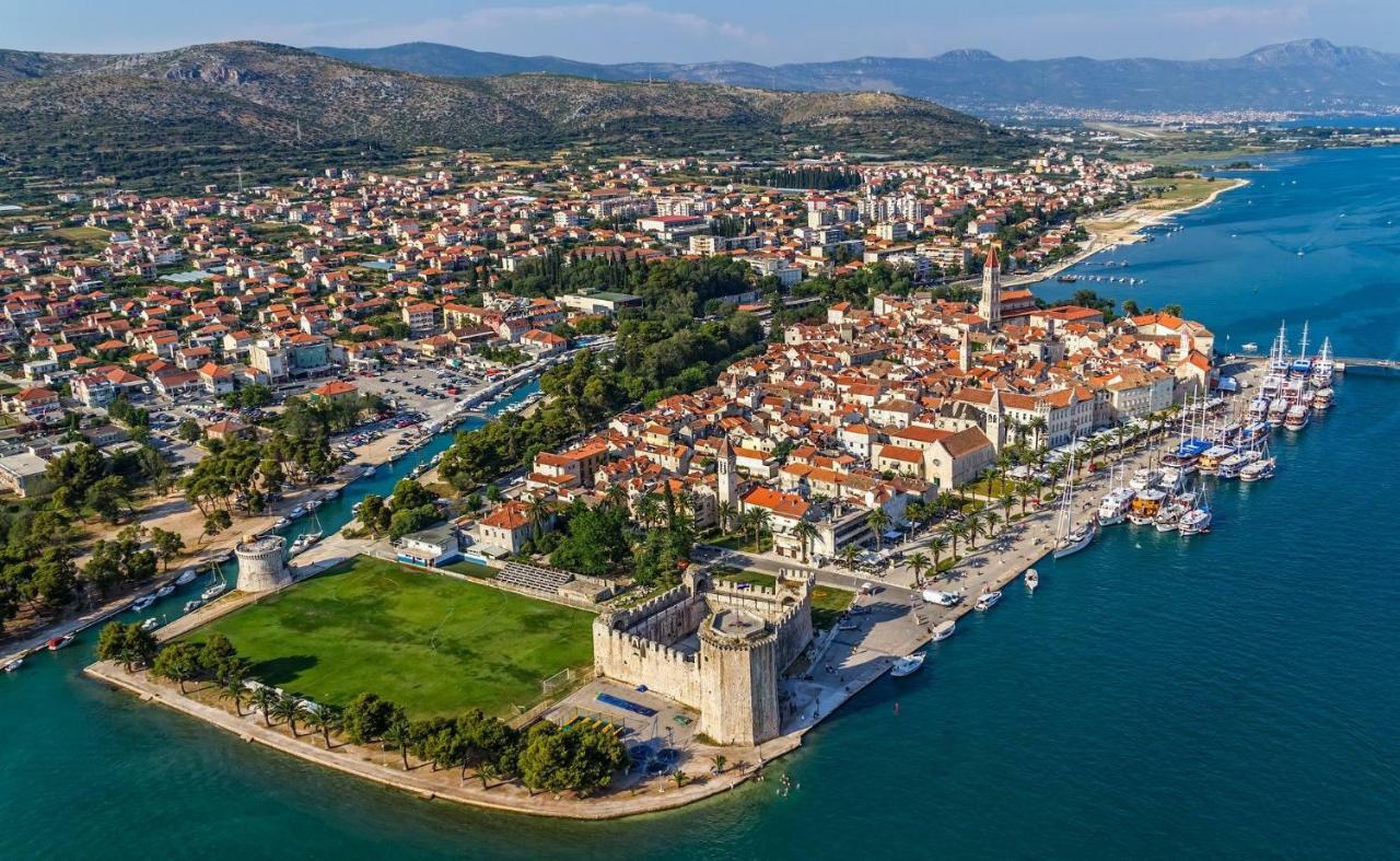 Apartment Ferias Trogir Exteriör bild