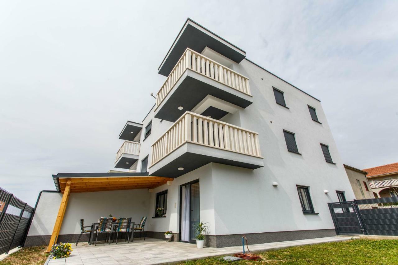Apartment Ferias Trogir Exteriör bild