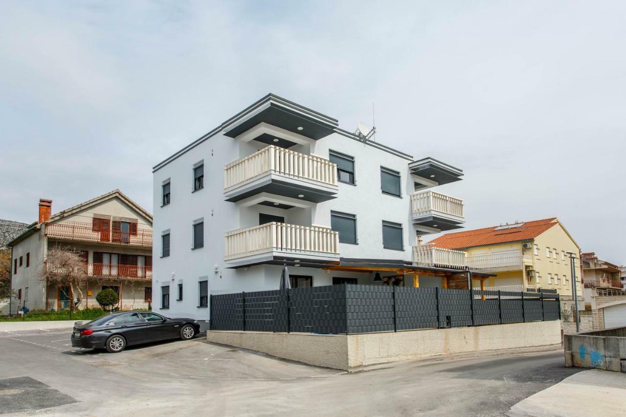 Apartment Ferias Trogir Exteriör bild