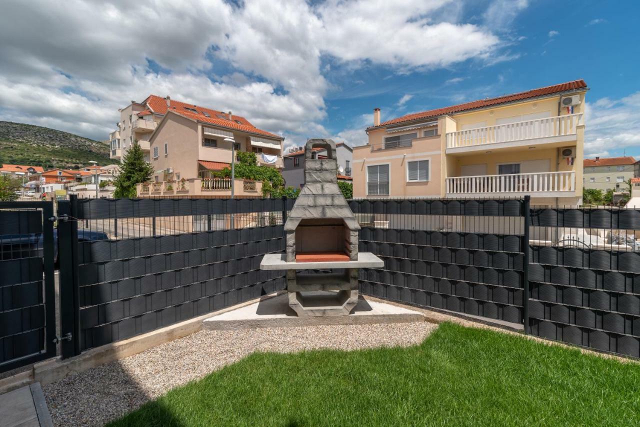 Apartment Ferias Trogir Exteriör bild