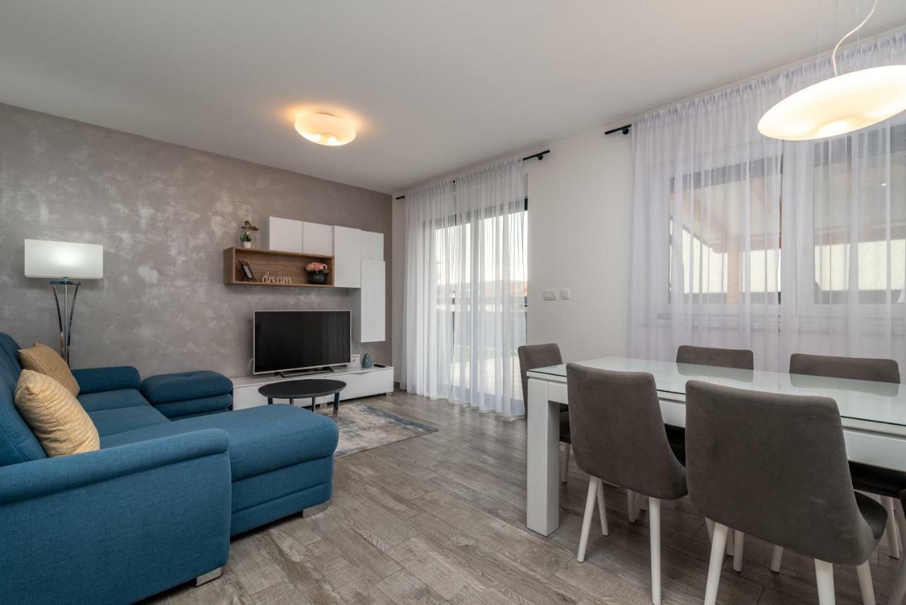 Apartment Ferias Trogir Exteriör bild
