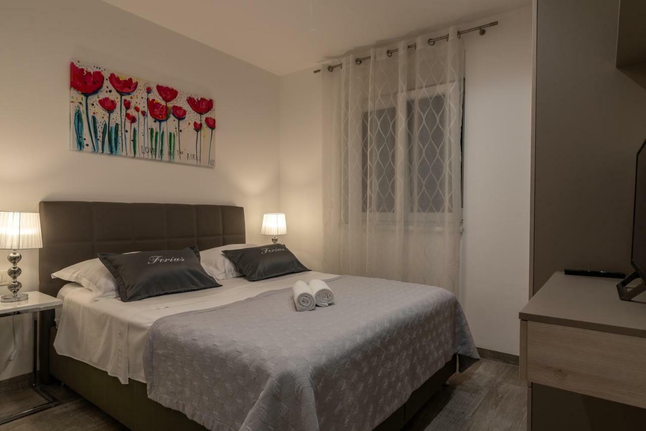 Apartment Ferias Trogir Exteriör bild