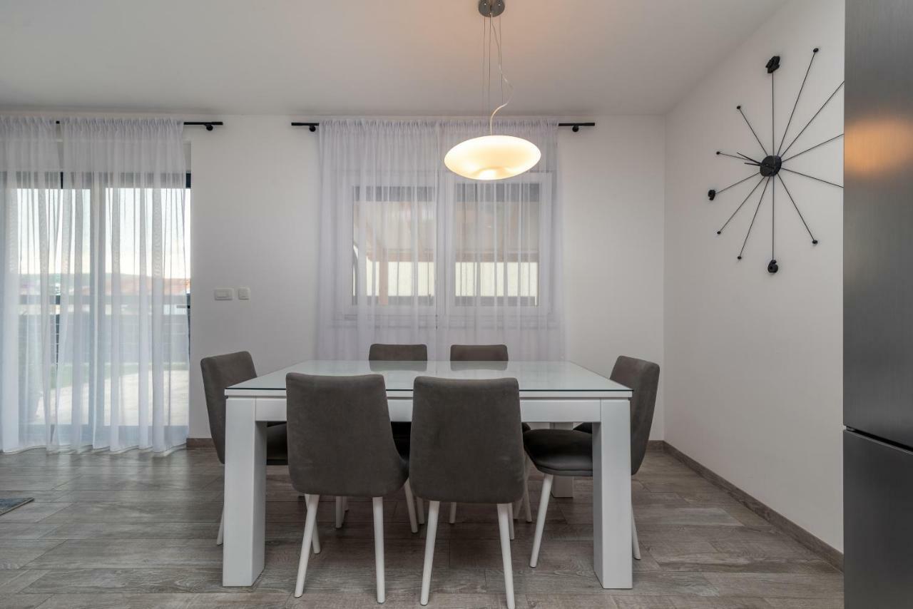 Apartment Ferias Trogir Exteriör bild