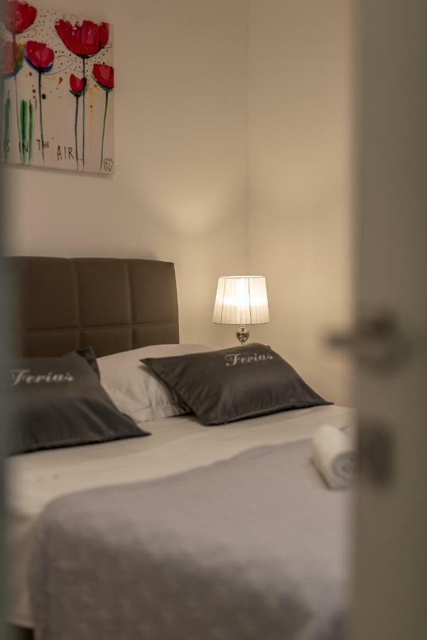 Apartment Ferias Trogir Exteriör bild
